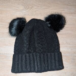 Luxe Brands Pom-Pom Beanie